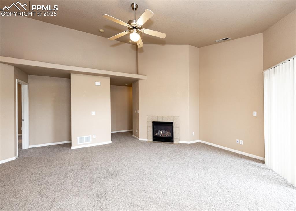 Image 24 of 45: Living Room