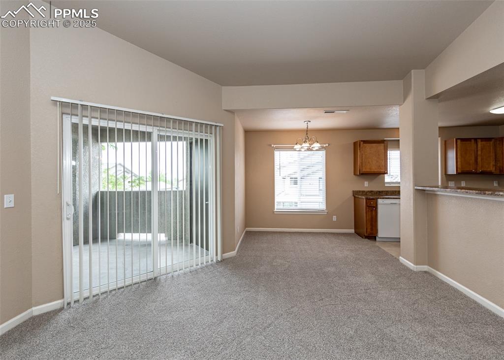 Image 26 of 45: Living Room