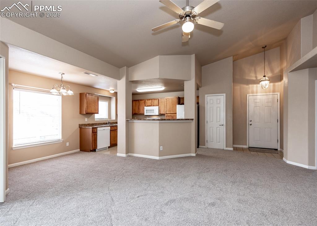 Image 29 of 45: Living Room