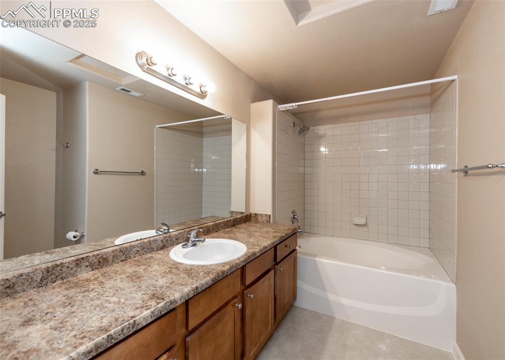 Image 43 of 45: Guest bath