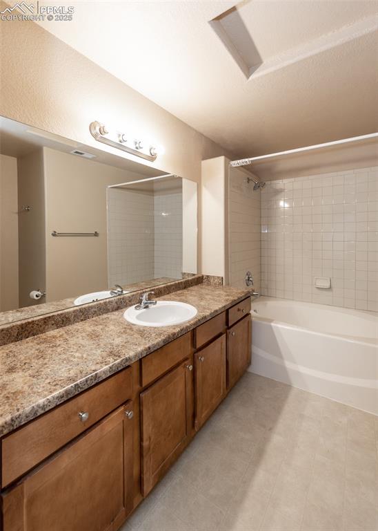 Image 44 of 45: Bathroom