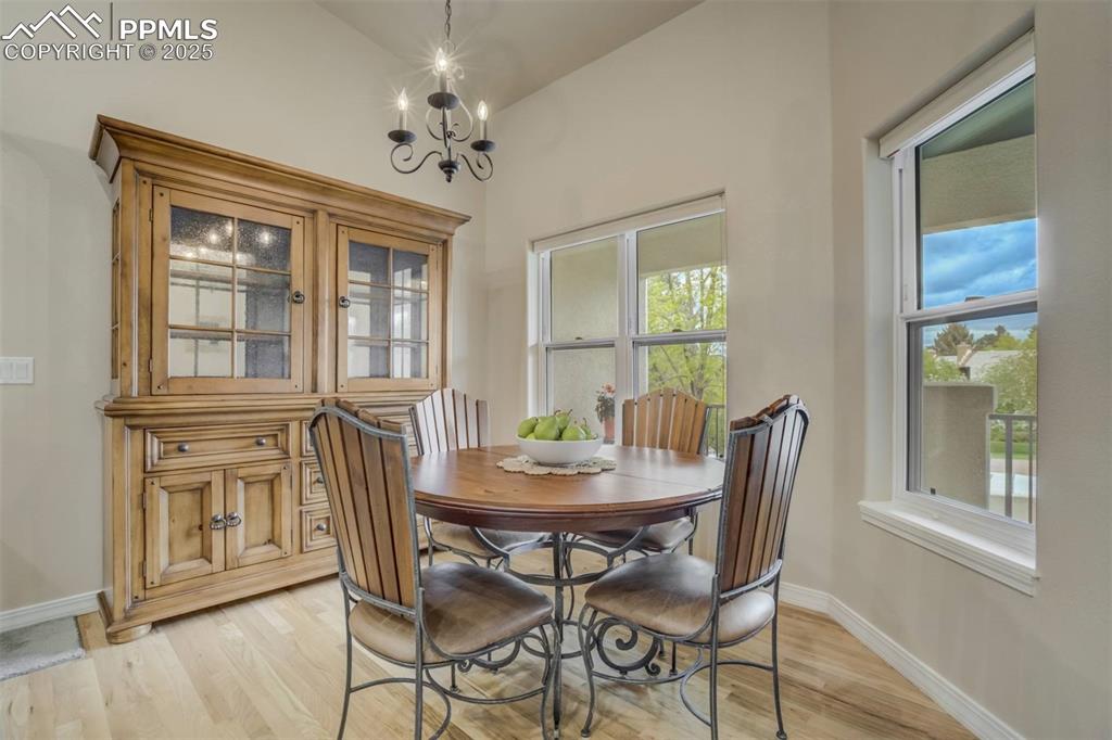 Image 10 of 47: Dining Area