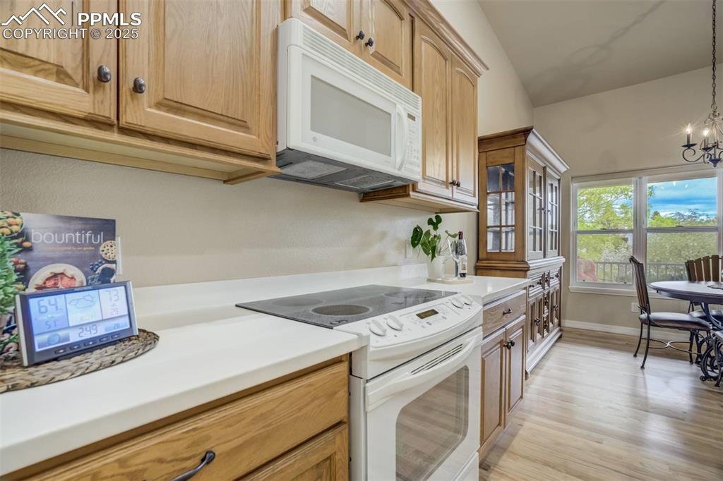 Image 8 of 47: Kitchen