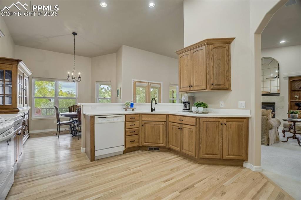 Image 9 of 47: Kitchen