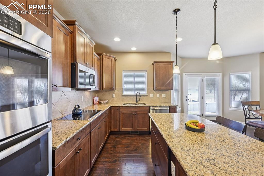 Image 3 of 41: Granite slab counters