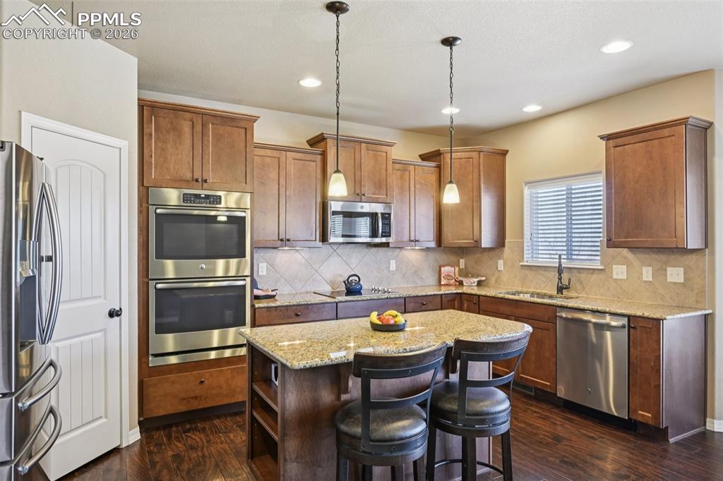 Image 4 of 41: Big center island with seating