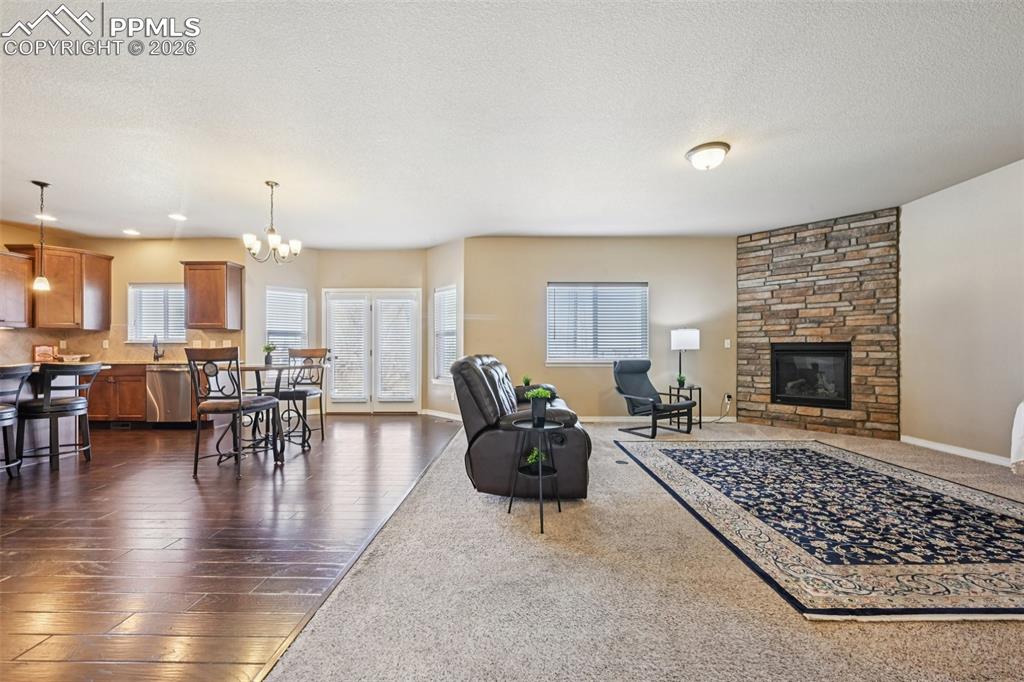 Image 9 of 41: Fantastic open Great Room