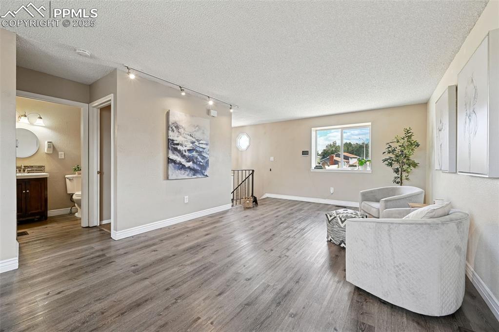 Image 10 of 25: Living Room