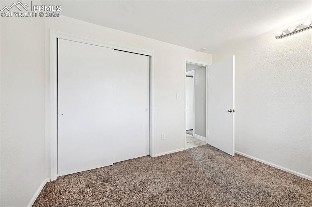 Image 17 of 25: Bedroom