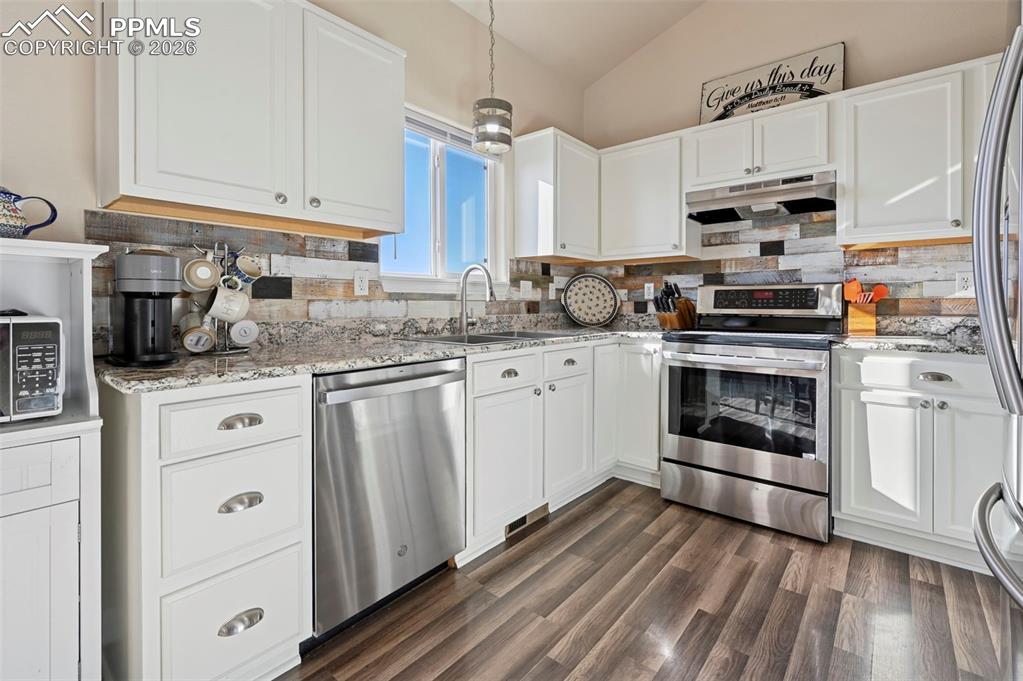 Image 12 of 47: Kitchen