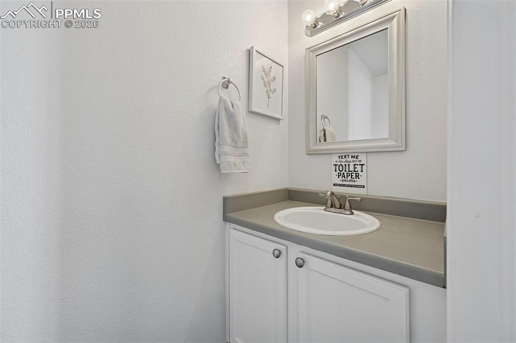 Image 17 of 47: Bathroom