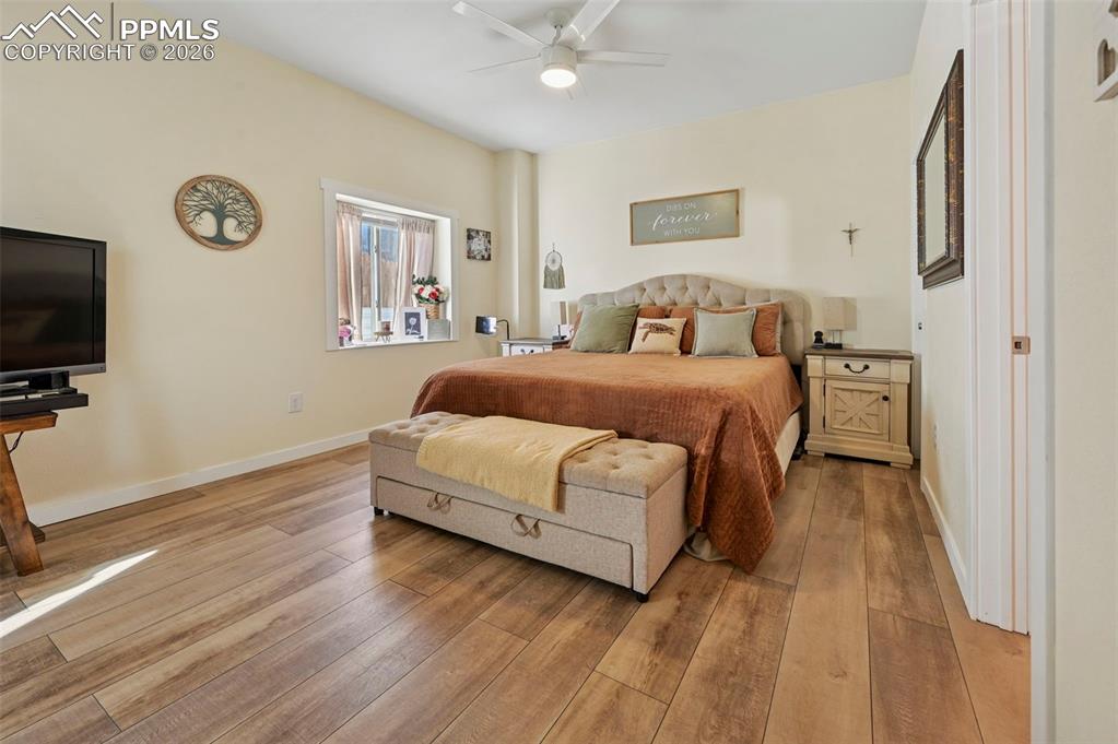 Image 18 of 47: Bedroom