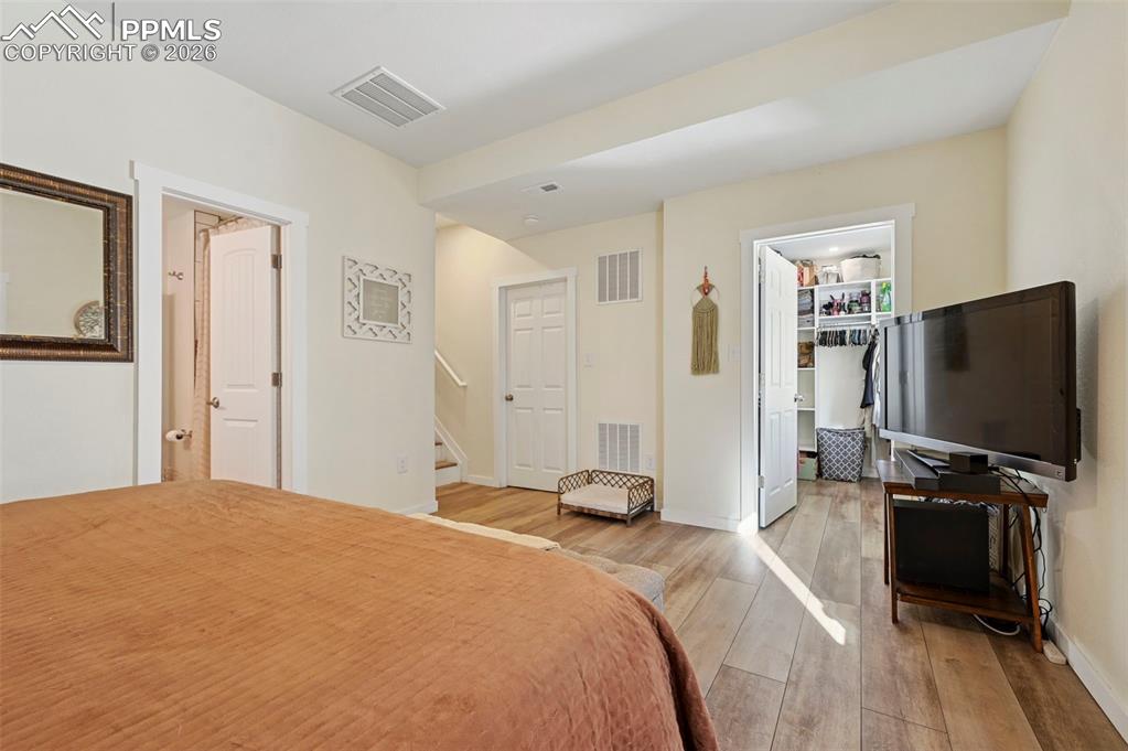 Image 20 of 47: Bedroom