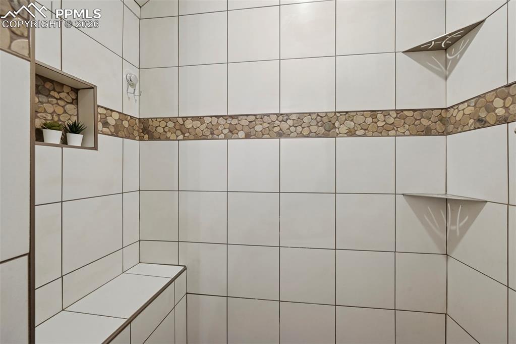 Image 22 of 47: Bathroom