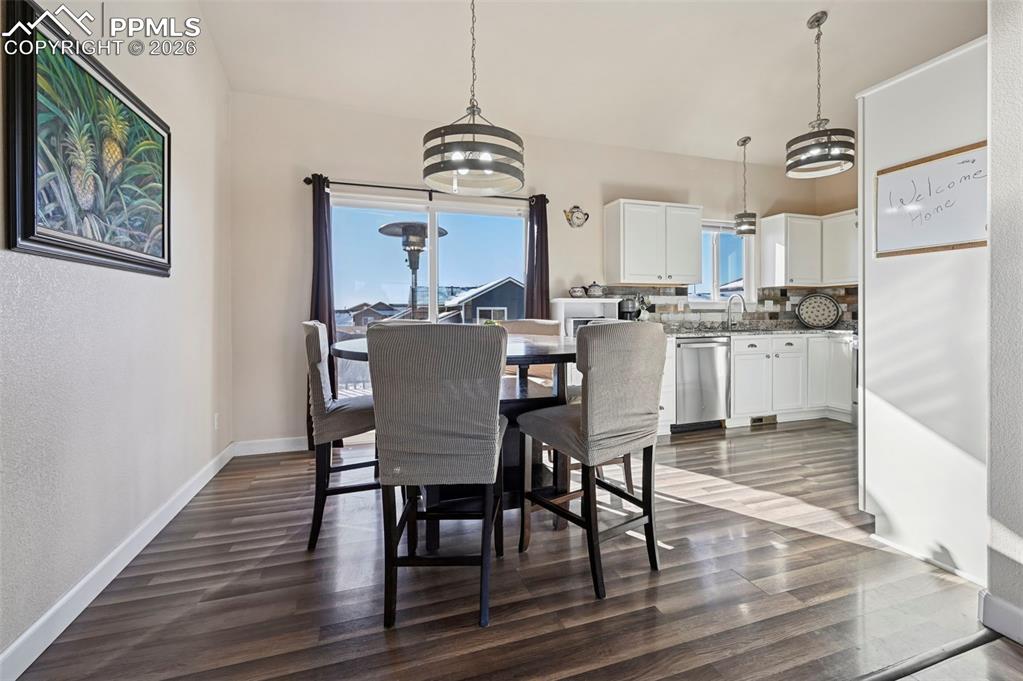 Image 9 of 47: Dining Area