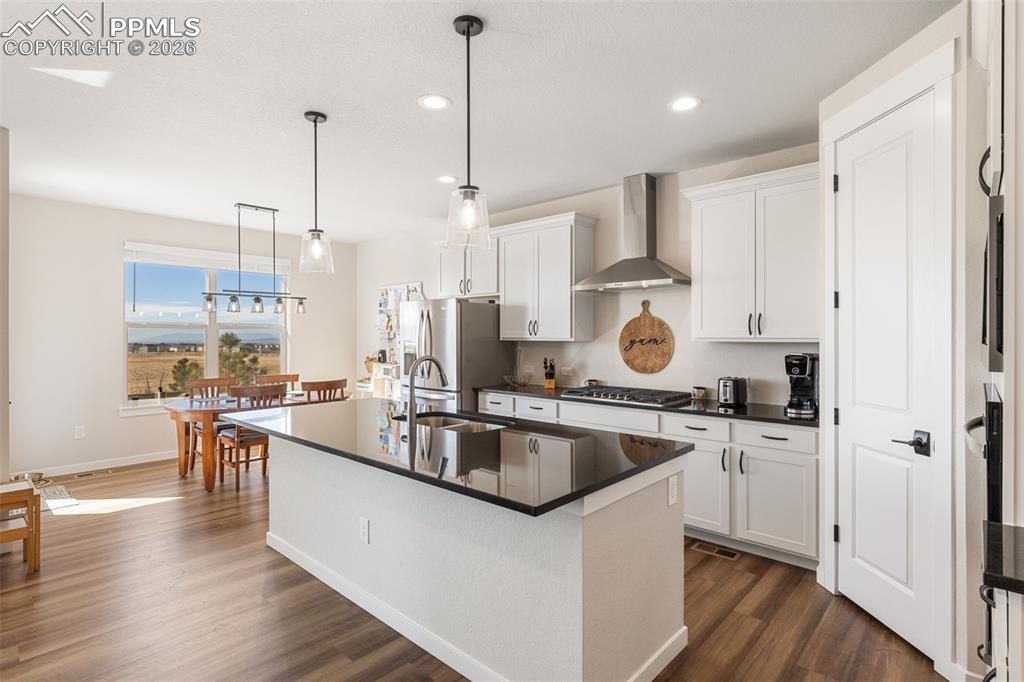 Image 11 of 38: Kitchen