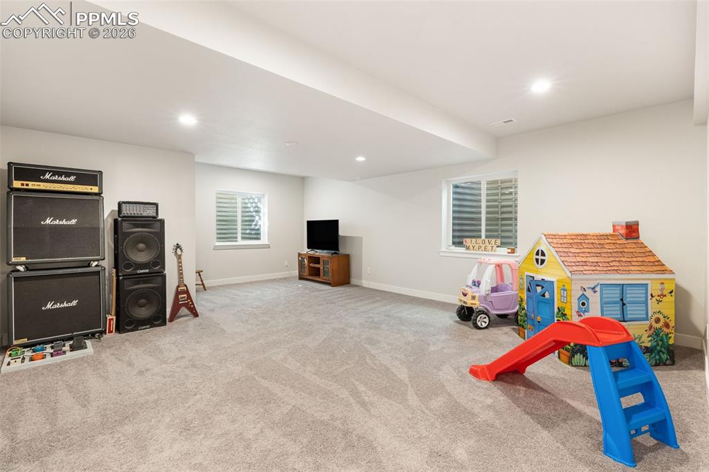 Image 28 of 38: Family Room