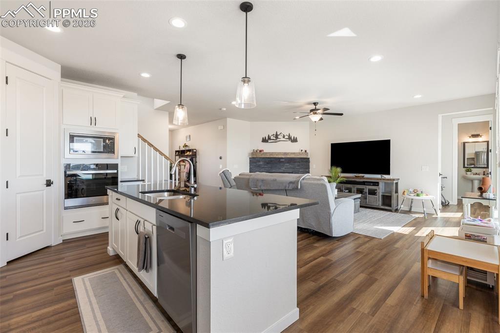 Image 9 of 38: Kitchen