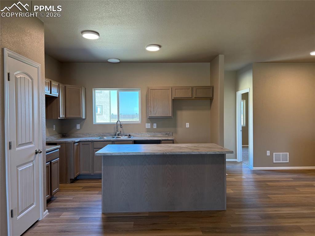 Image 14 of 24: Kitchen