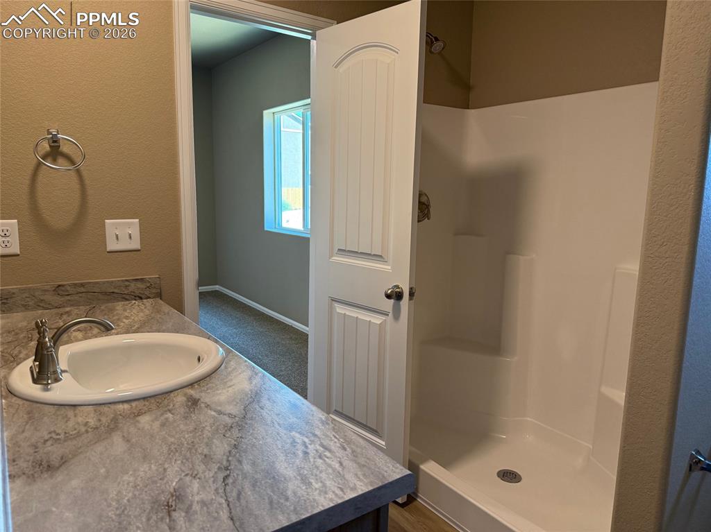 Image 20 of 24: Bathroom