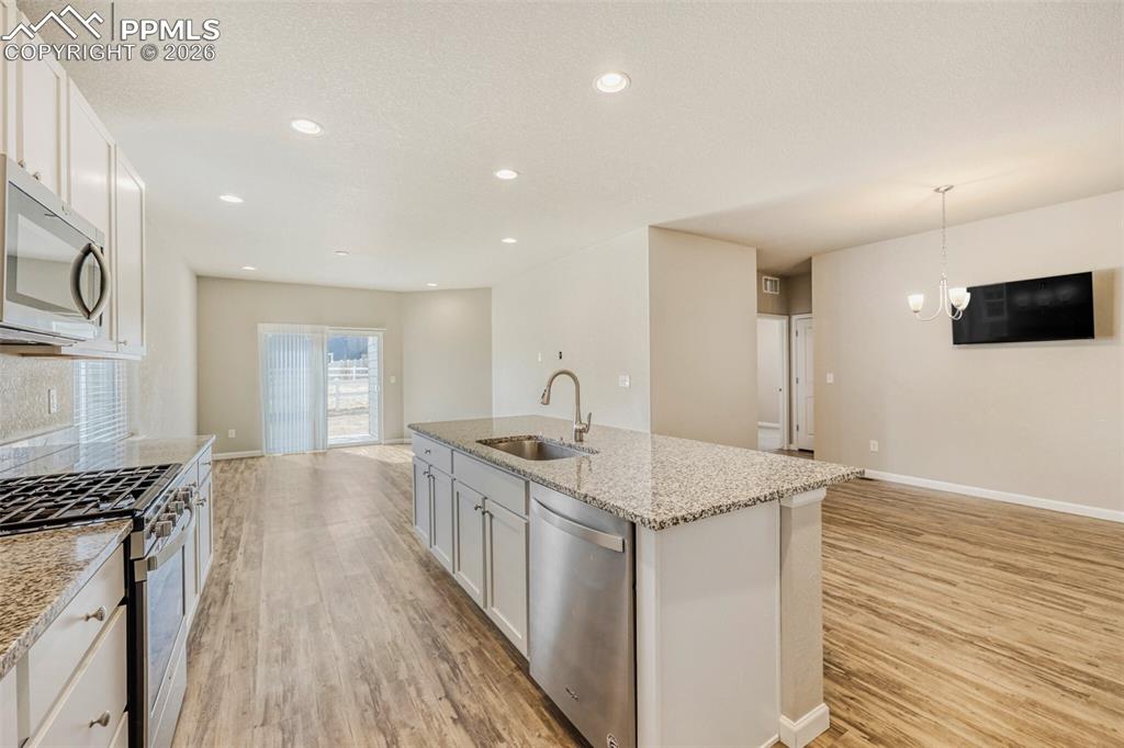 Image 18 of 33: Kitchen