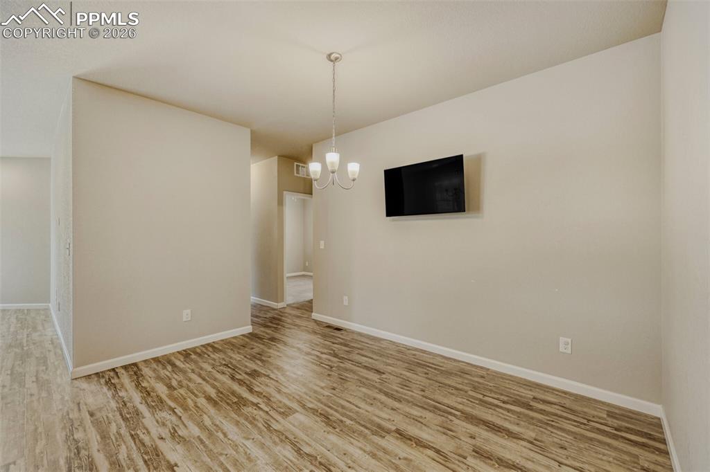 Image 7 of 33: Dining Area