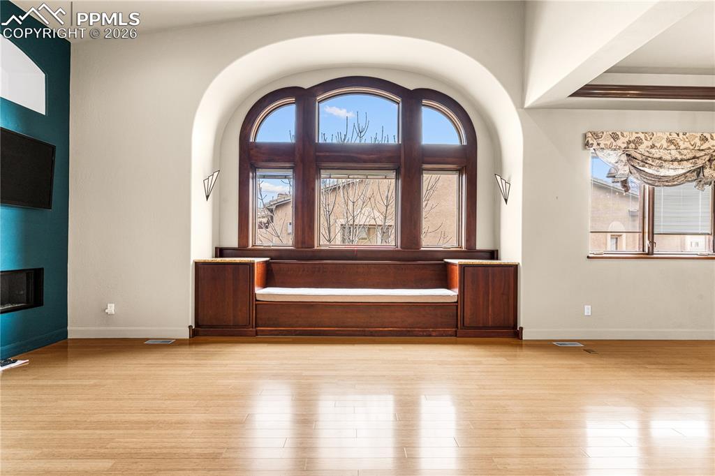 Image 10 of 48: Entry