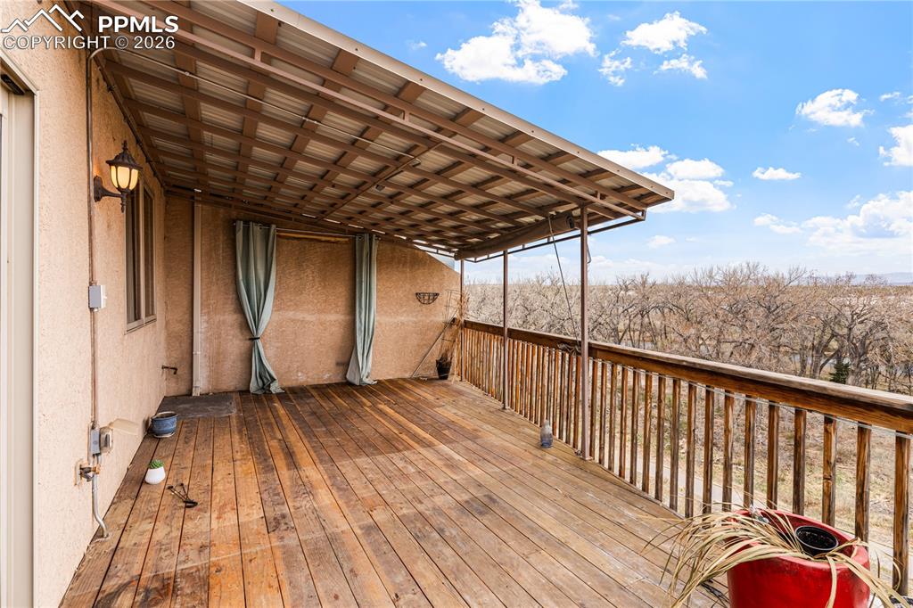 Image 23 of 48: Deck