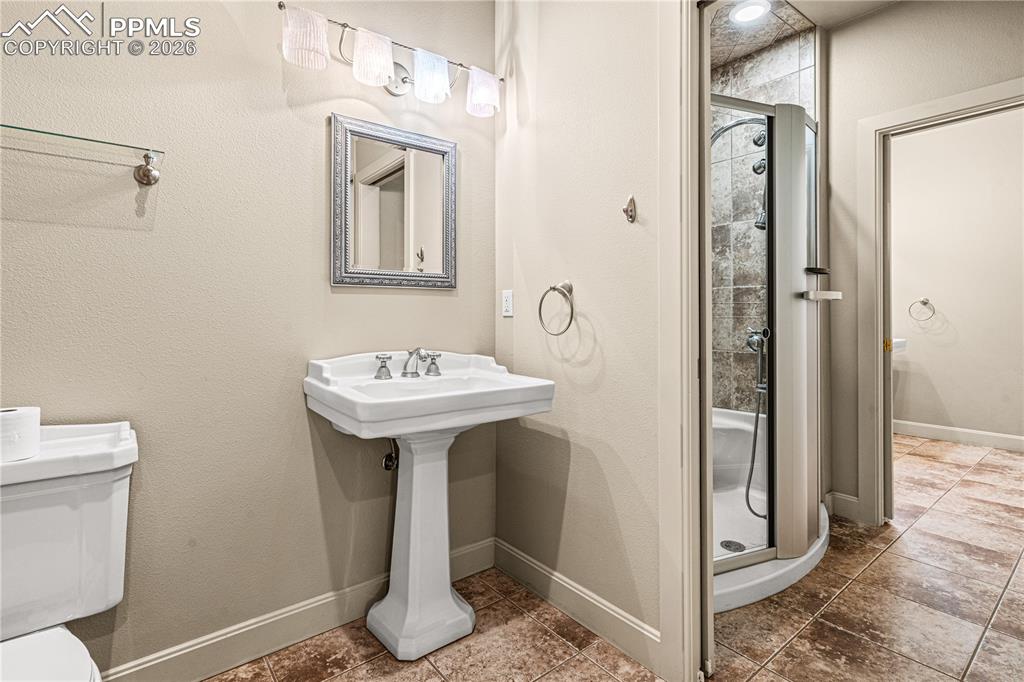 Image 29 of 48: Bathroom