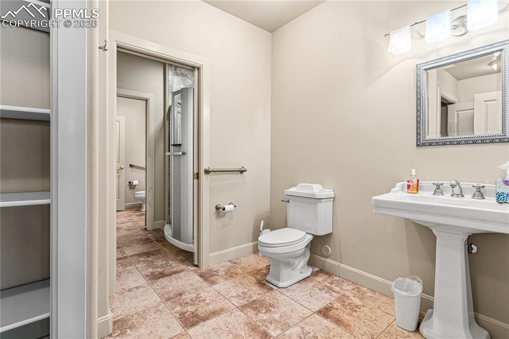 Image 31 of 48: Bathroom