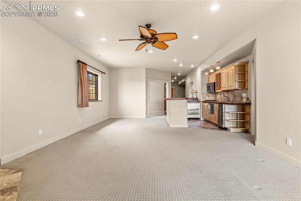 Image 34 of 48: Living Room