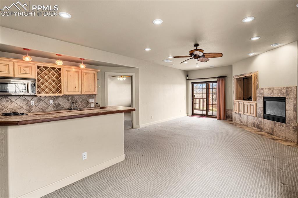 Image 36 of 48: Living Room