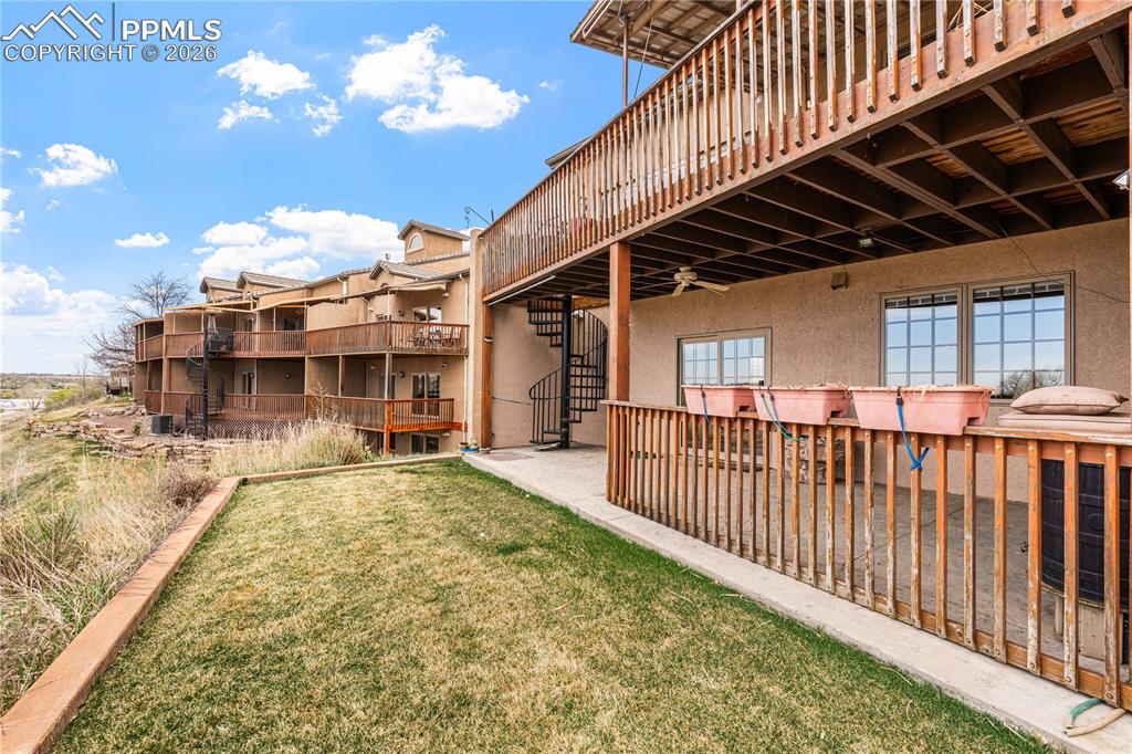 Image 43 of 48: Yard