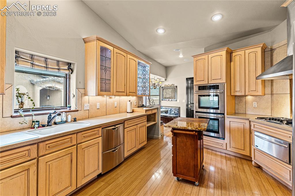 Image 7 of 48: Kitchen