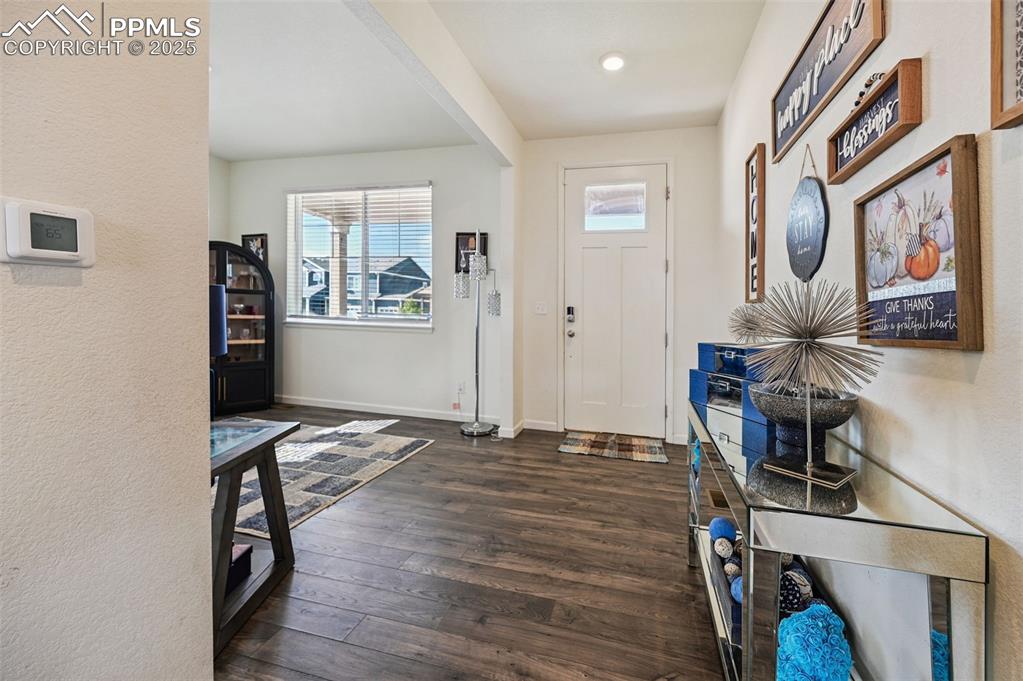 Image 5 of 32: Entryway