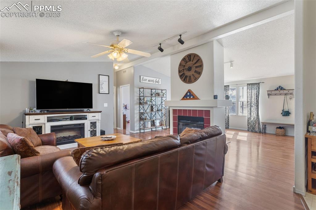 Image 13 of 36: Family Room - open concept floor plan
