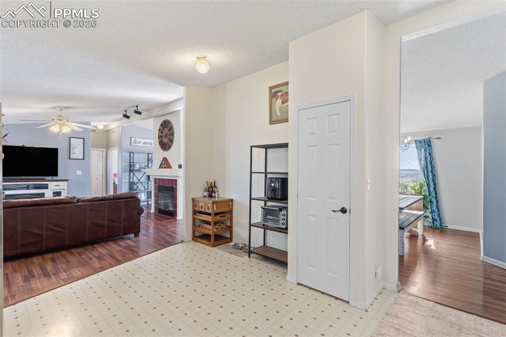 Image 14 of 36: Large kitchen area w/ pantry