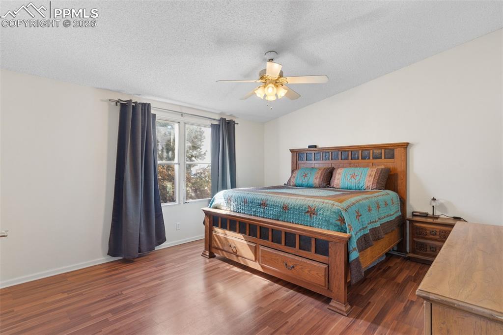 Image 18 of 36: Nice sized primary bedroom