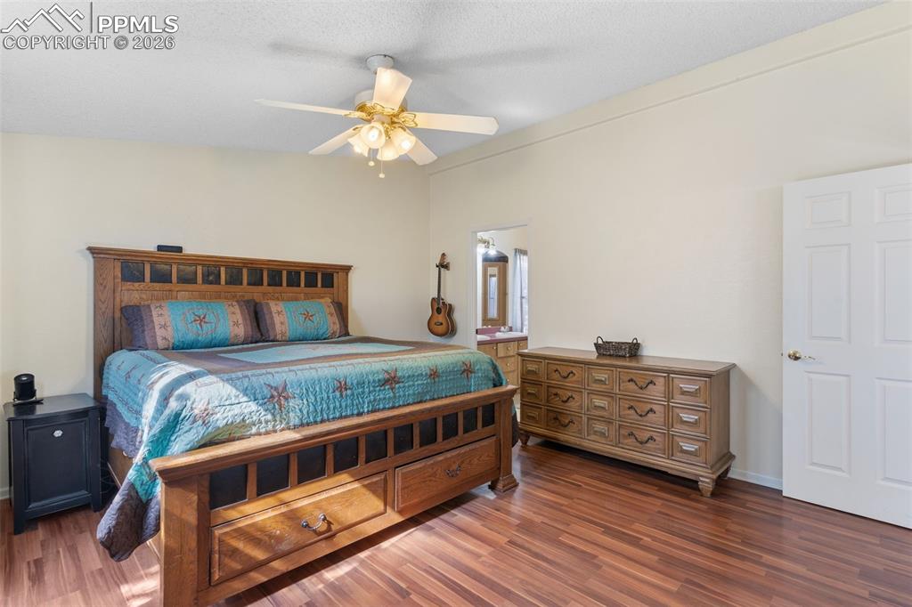 Image 19 of 36: Nice sized primary bedroom