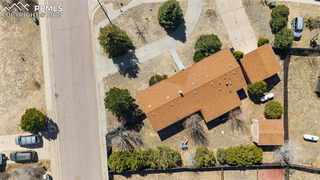 Image 31 of 36: Large 1/4 acre corner lot