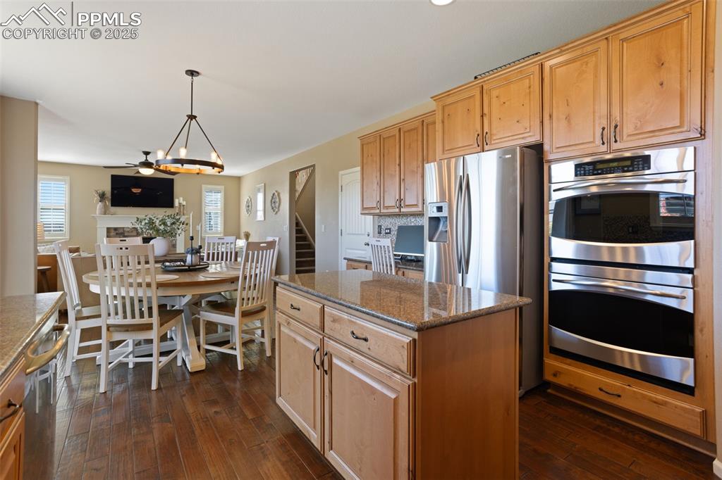 Image 14 of 44: Kitchen