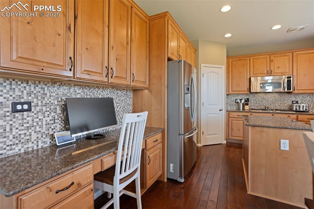 Image 15 of 44: Kitchen