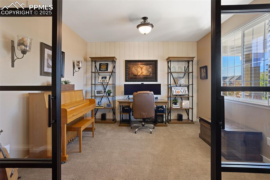 Image 17 of 44: Office