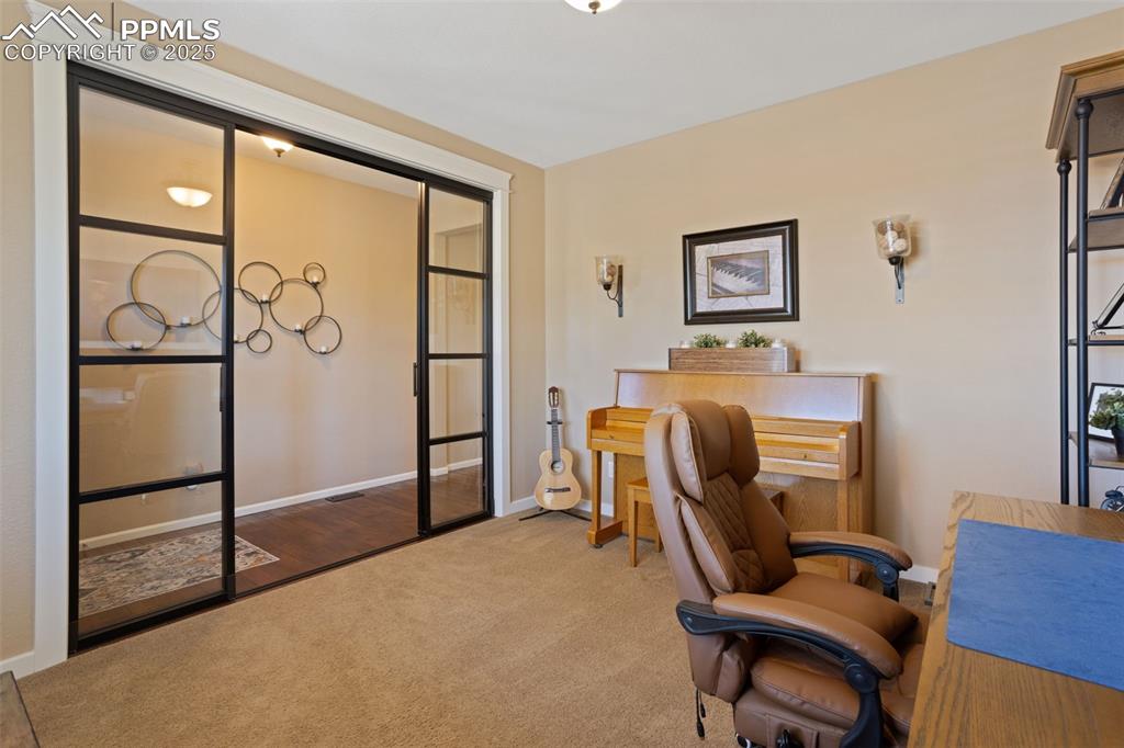 Image 18 of 44: Office