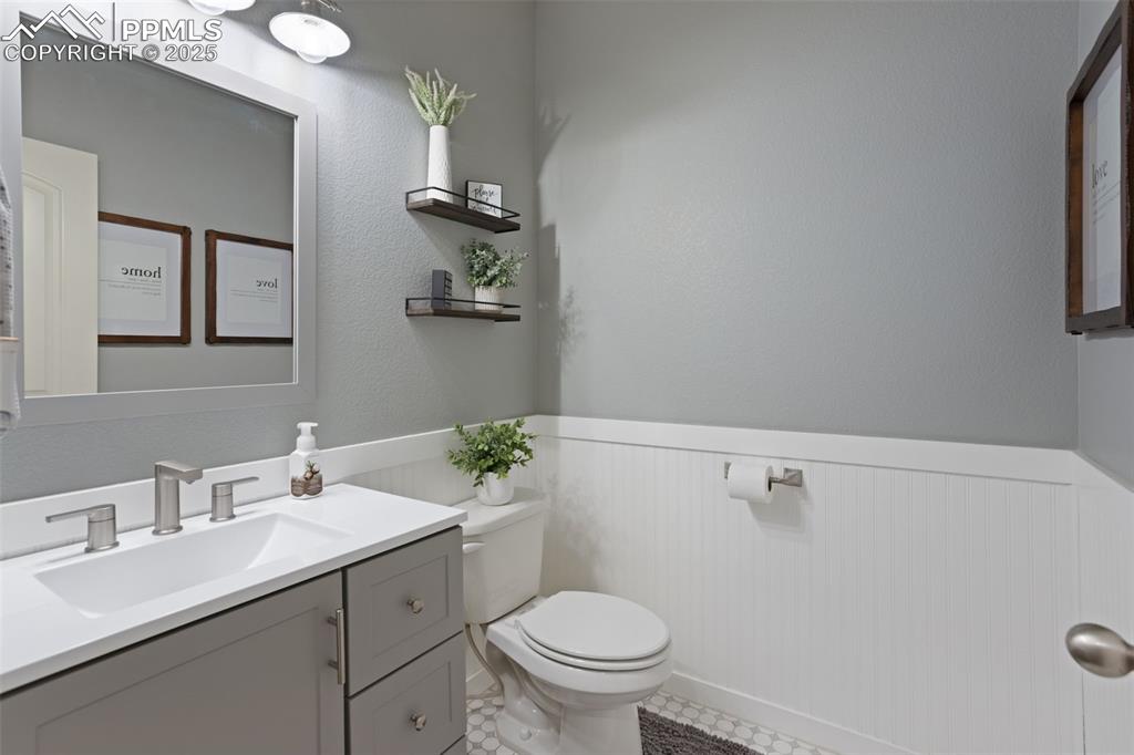 Image 19 of 44: Bathroom