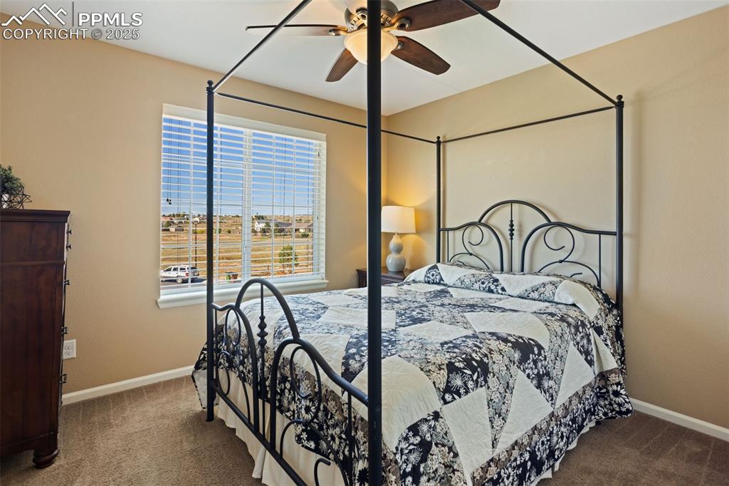 Image 31 of 44: Bedroom