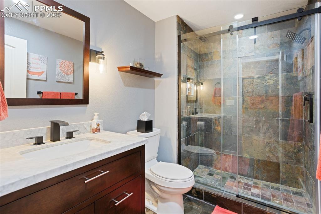 Image 37 of 44: Bathroom