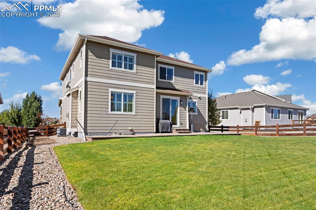 Image 40 of 44: Back of Structure