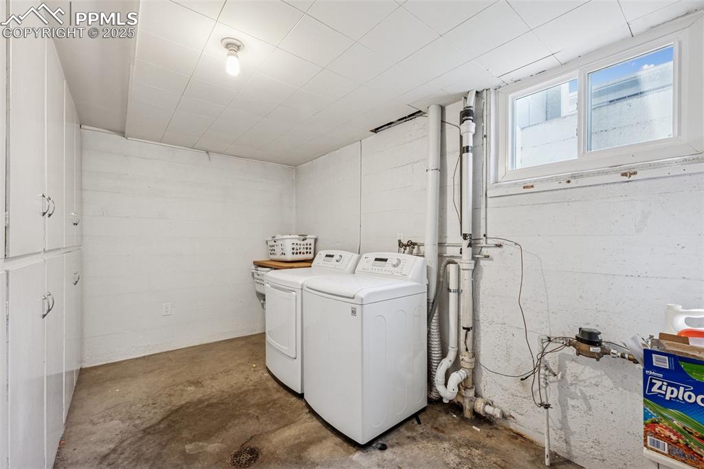 Image 25 of 30: Laundry area with independent washer and dryer