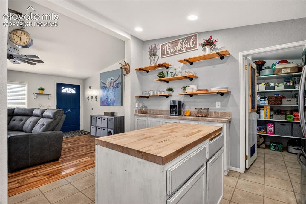 Image 12 of 50: Kitchen